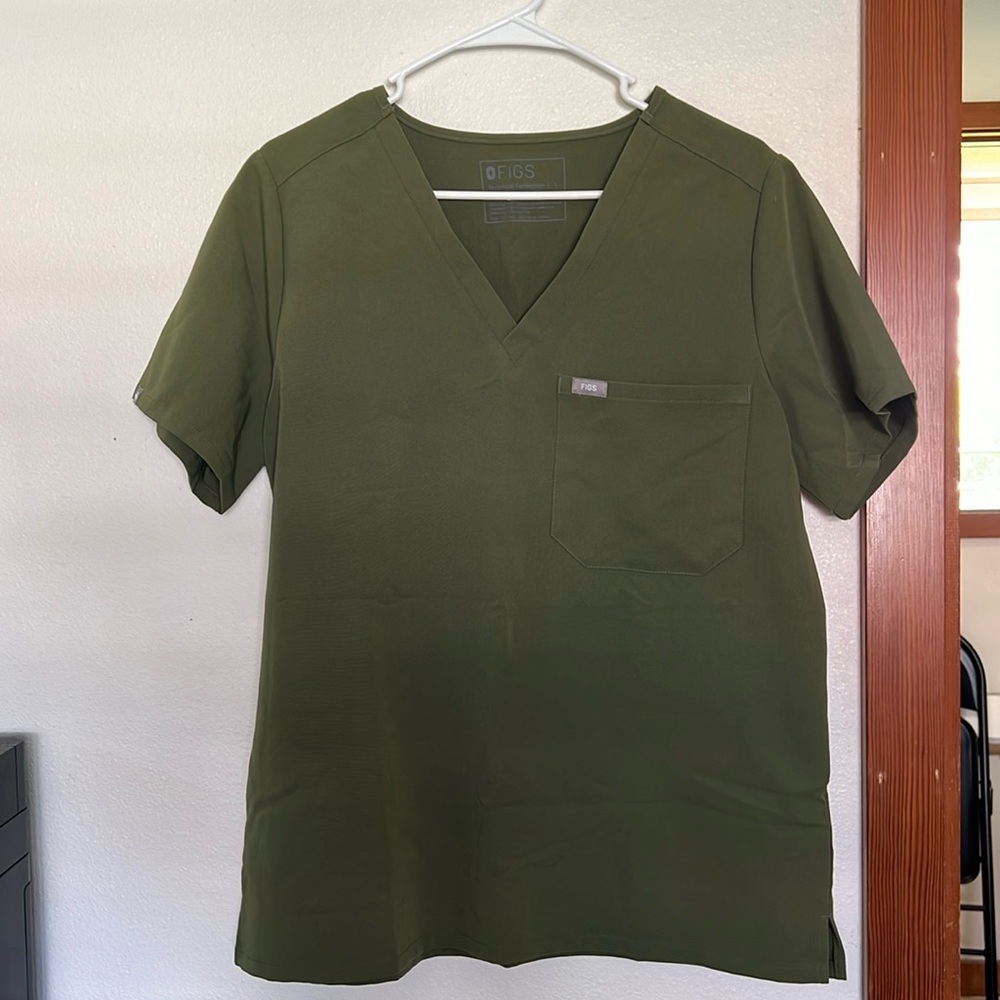 Figs scrub top